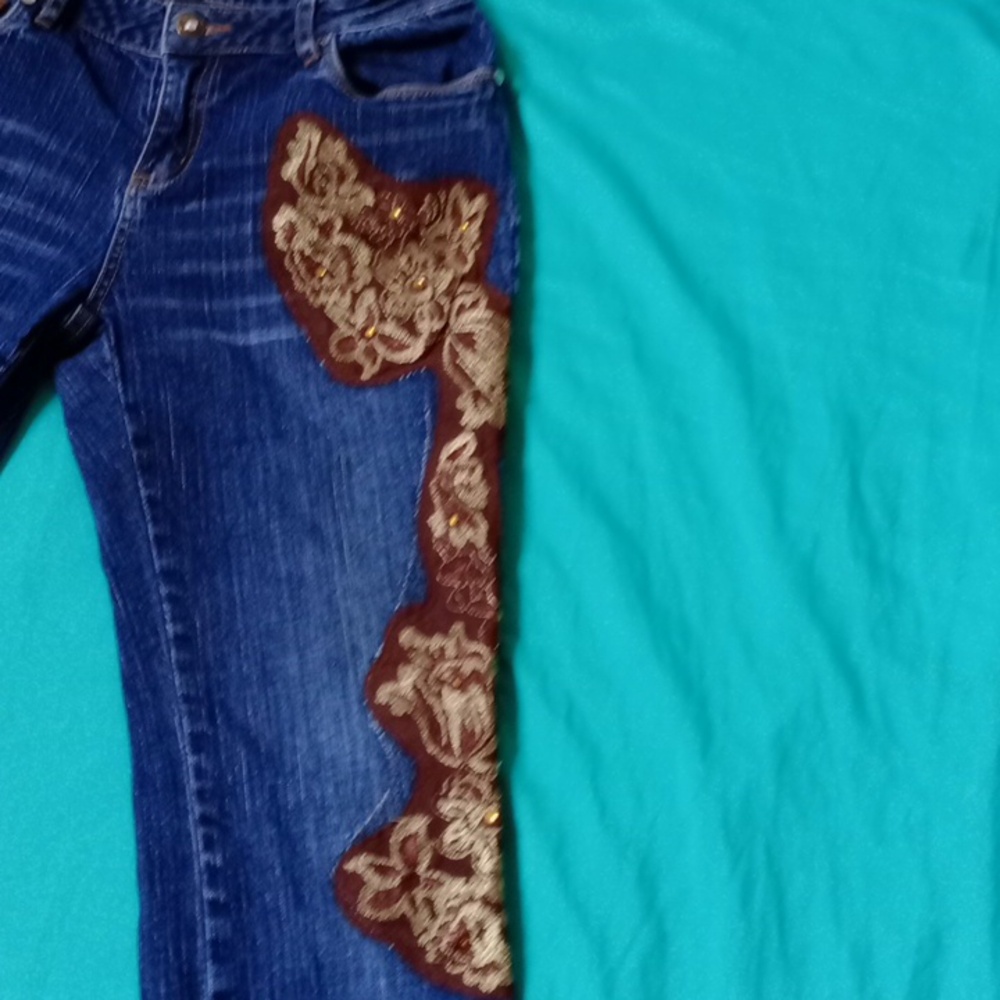 B Street Blue Bootcut Jeans w/ Brown Floral Lace Detail | Size 8 - Picture 6 of 16